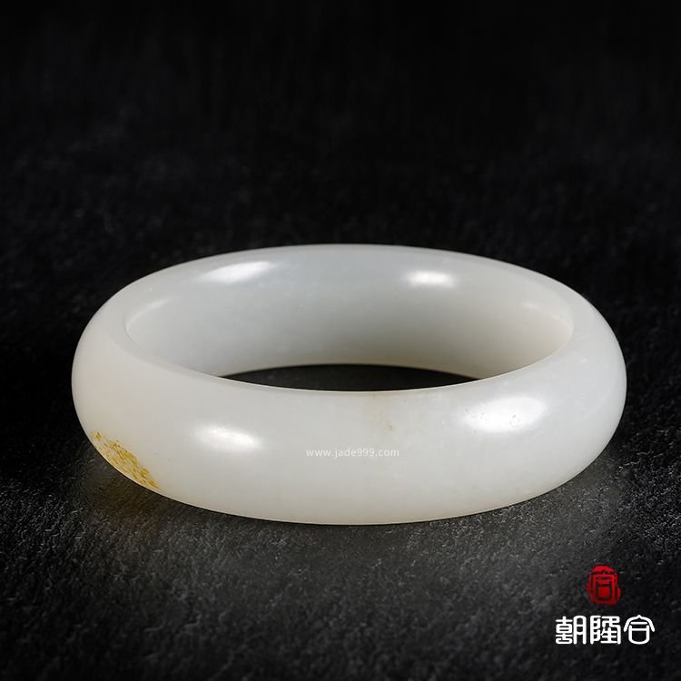 和田玉手鐲發(fā)黃變黑該怎么處理？